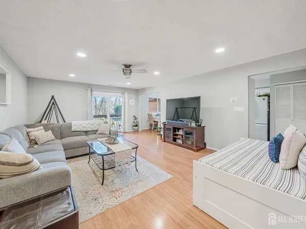 1305 Edison Glen Ter, Edison, NJ 08837