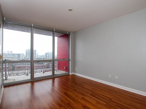 5th image of 1841 S Calumet Ave APT 1108