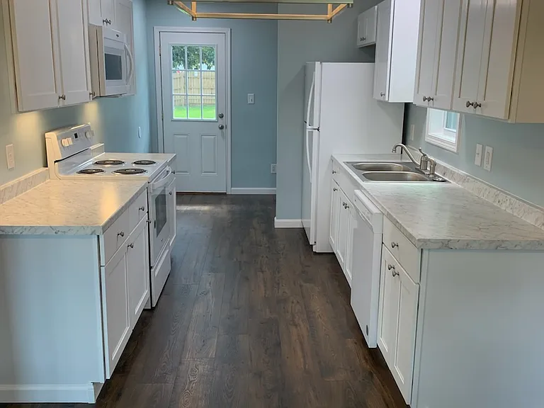 832 Hubert Dr — Photo 6