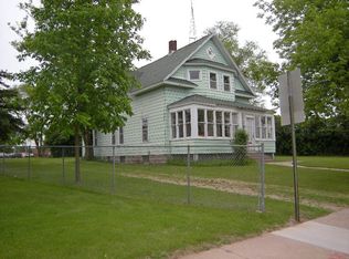 22 7th St, Clintonville, WI 54929