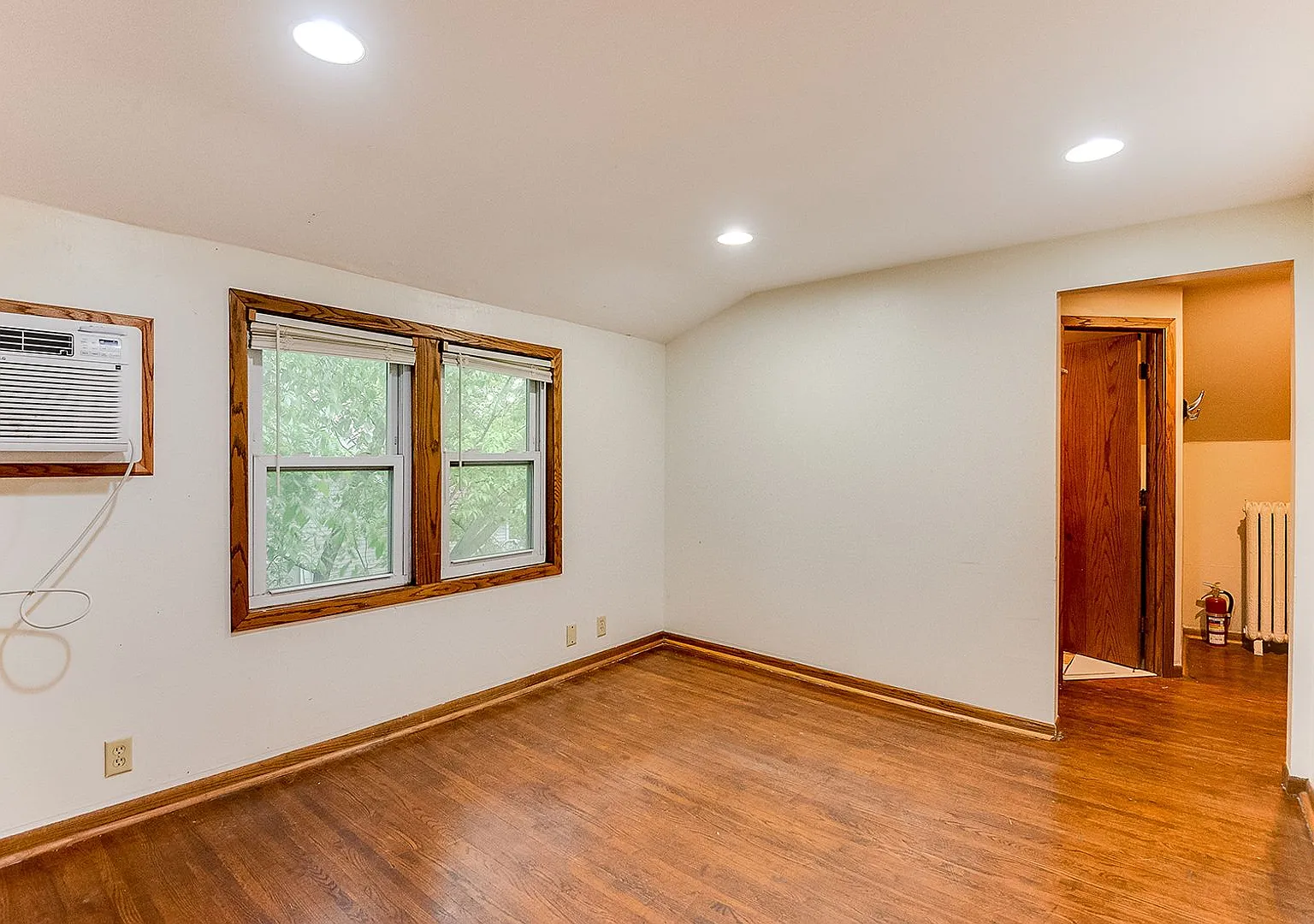 293 Wilder St — Photo 4