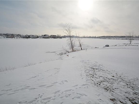 4th image of 741 W Bay Shore Dr