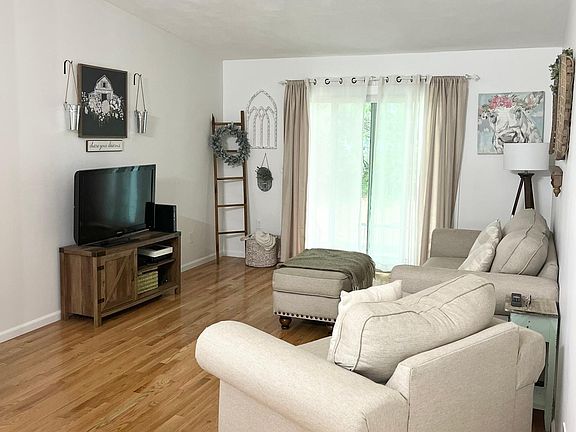 5th image of 131 Pleasant View Ave