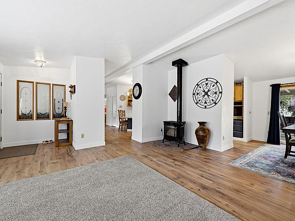 4th image of 61171 Chuckanut Dr