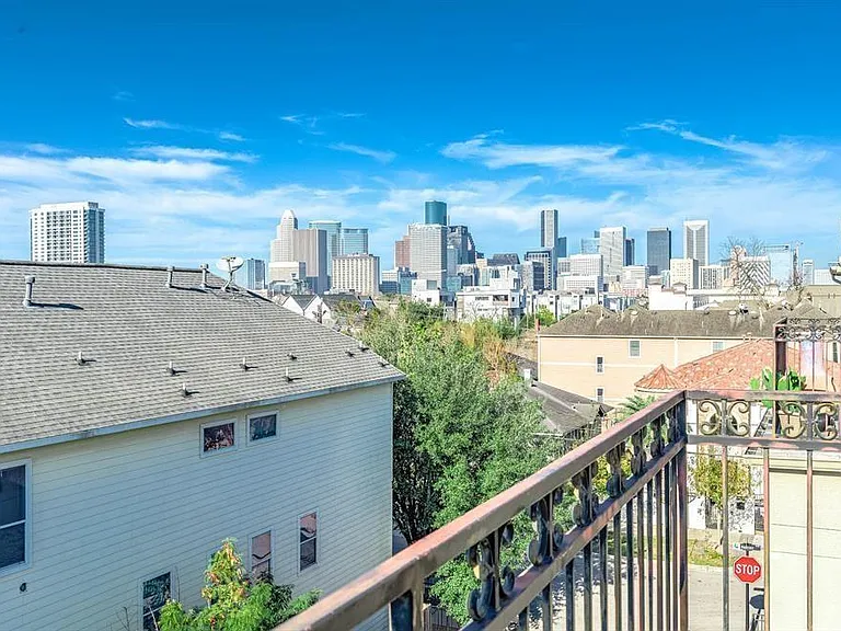 3507 Jackson St — Photo 4