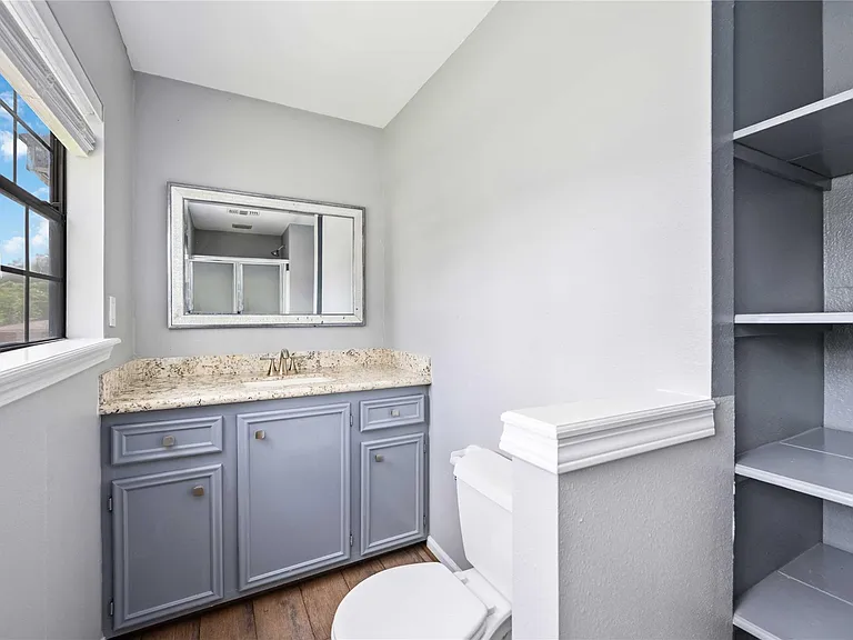 2119 N Austin Ave #C — Photo 13