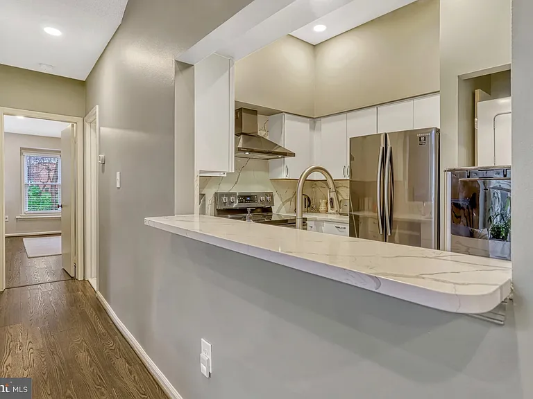 7598 N Lakeside Village Dr — Photo 14