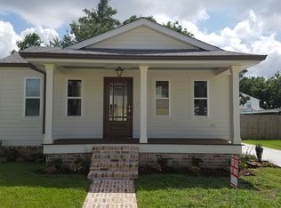 224 Oak Pl, Chalmette, LA 70043