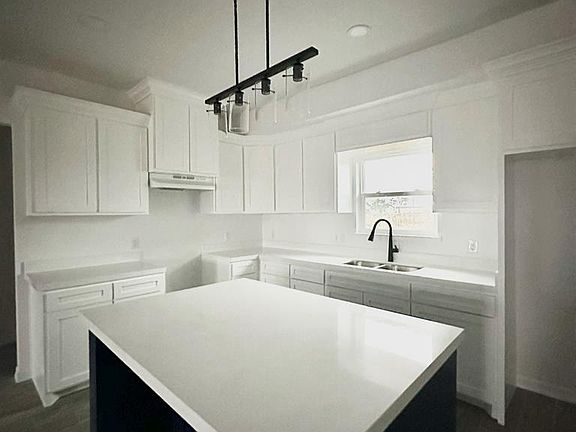 3rd image of 9688 Montrose Dr