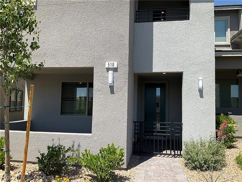 4 bed, 2.5 bath, 1860 sqft, $2,595 — Photo 1