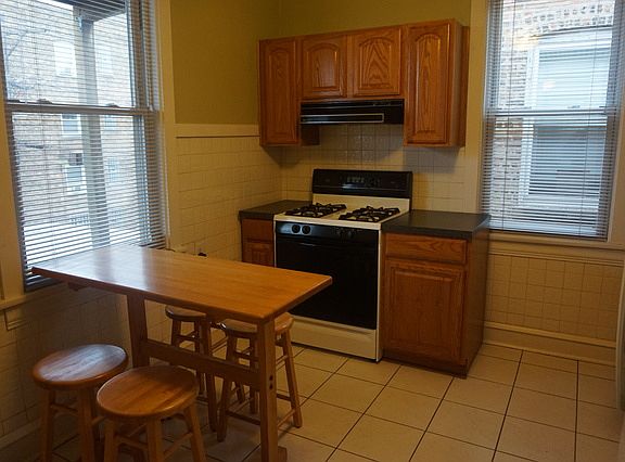 4th image of 4418 N Sacramento Ave