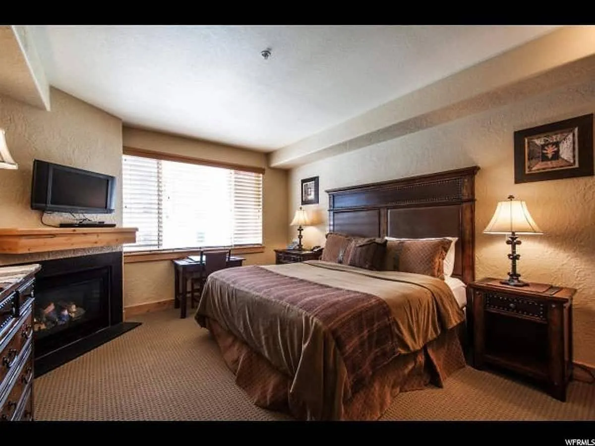 Studio, 390 sqft, $1,300 — Photo 4