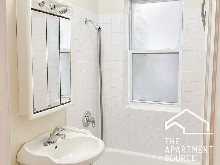 1953 W Winnemac Ave #1 — Photo 7