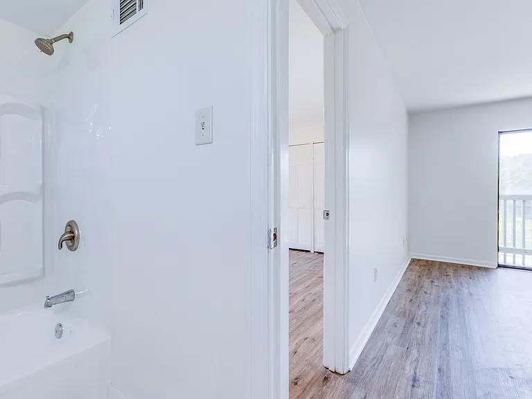 160 Glenn St #306 — Photo 13