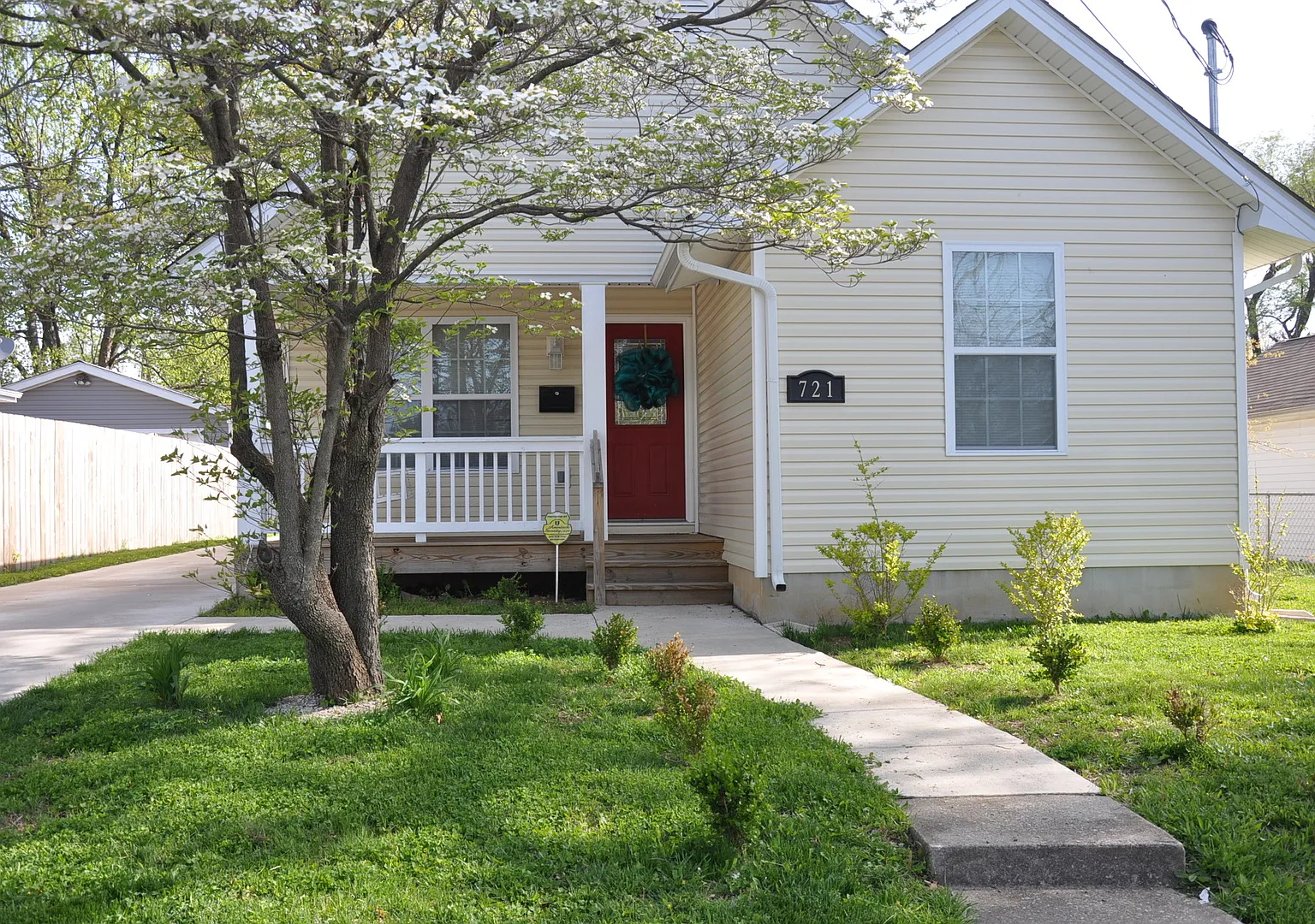 Big Brown - Walk to UK Pre-Leasing Now Fall Semester 2026 — Photo 1