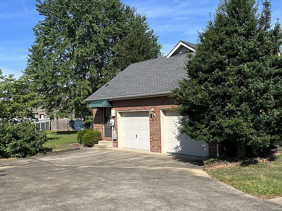 3rd image of 200 Longwood Ln