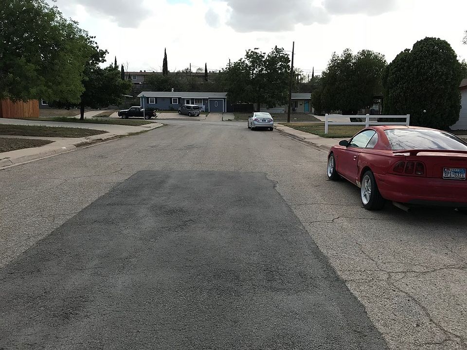 2nd image of 1505 E 5th St