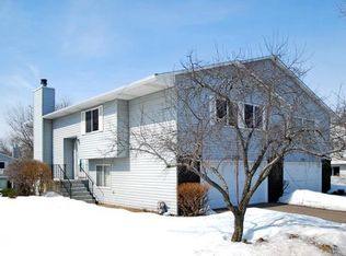 3936 Goodwin Ave N, Oakdale, MN 55128