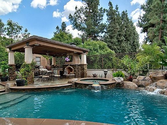 Private Resort Style Back Yard w/ Rock Pool