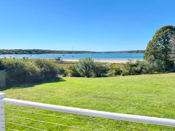 34 Windemere Rd, Oak Bluffs, MA 02557