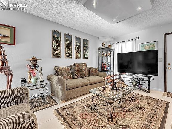 5th image of 4825 Montebello Dr