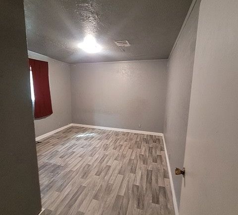 3rd image of 1004 N Delaware Ave