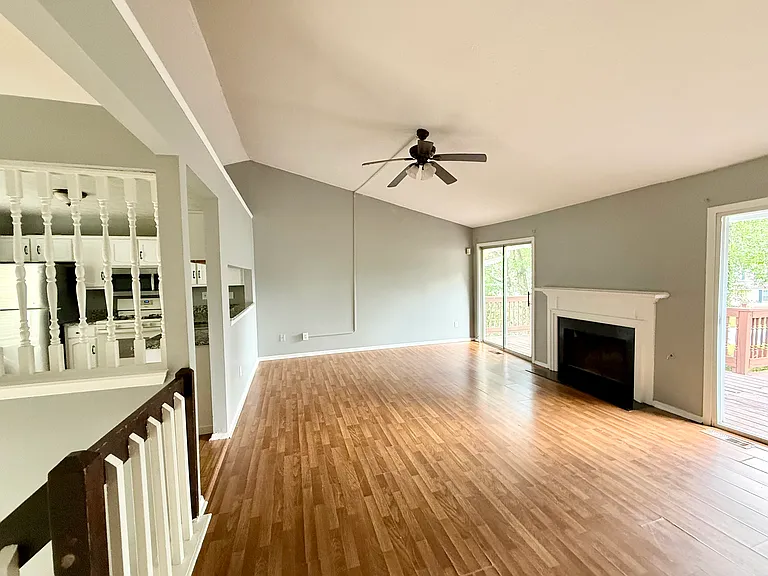 100 Yately Ct — Photo 4