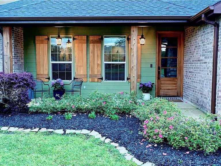 1525 Clark Ct — Photo 2
