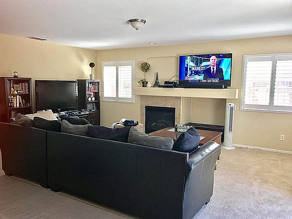 4th image of 2598 Blackstone Dr