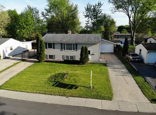 123 San Juan Rd, Carpentersville, IL 60110