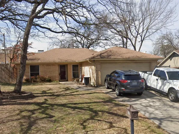 833 Timberoaks Dr, Azle, TX 76020