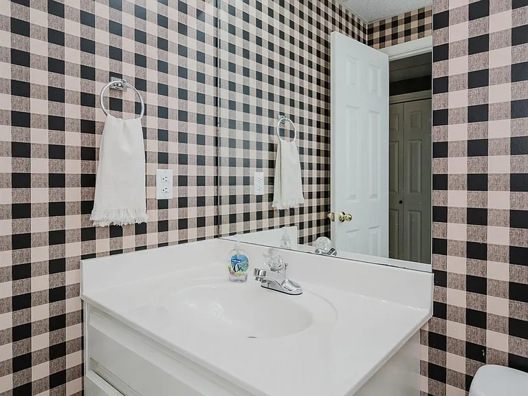 3036 Old Stone Dr — Photo 28