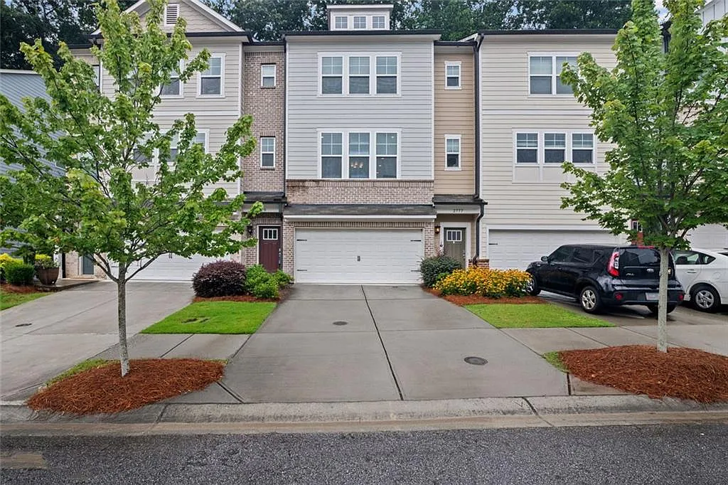 3 bed, 3.5 bath, 2428 sqft, $2,900 — Photo 4