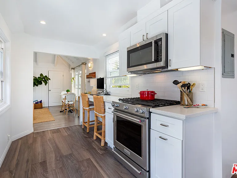 444 S Roxbury Dr #B — Photo 12