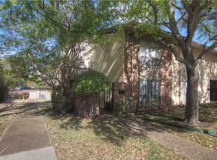 9805 Smokefeather Ln, Dallas, TX 75243