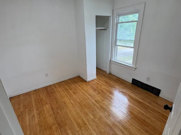 422 N 29th St, Milwaukee, WI 53208