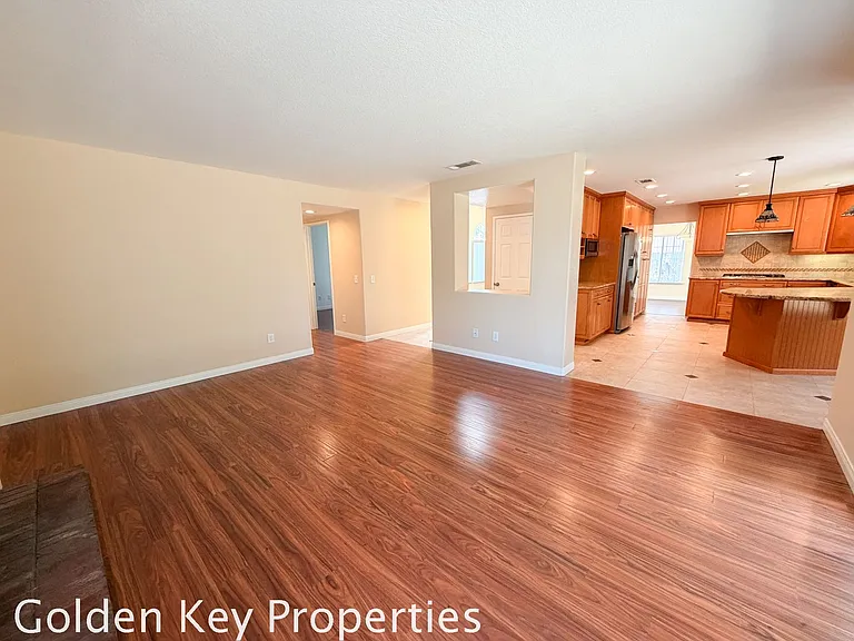 533 Edgewater Ave — Photo 12