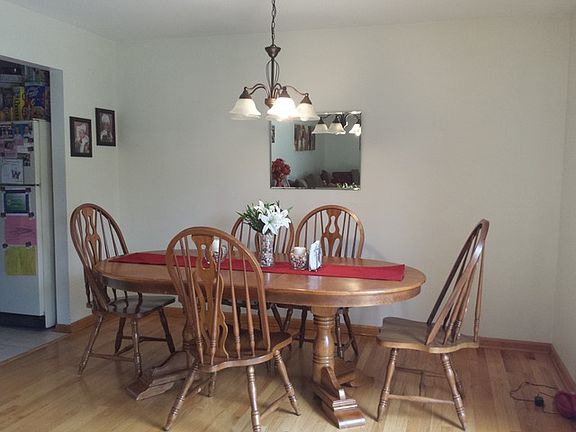 4th image of 921 Stratford Ct