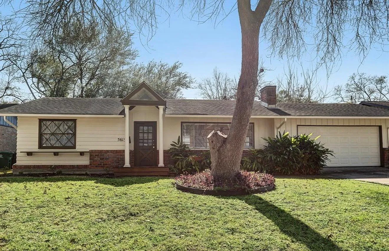3 bed, 2.0 bath, 1352 sqft, $1,995 — Photo 1