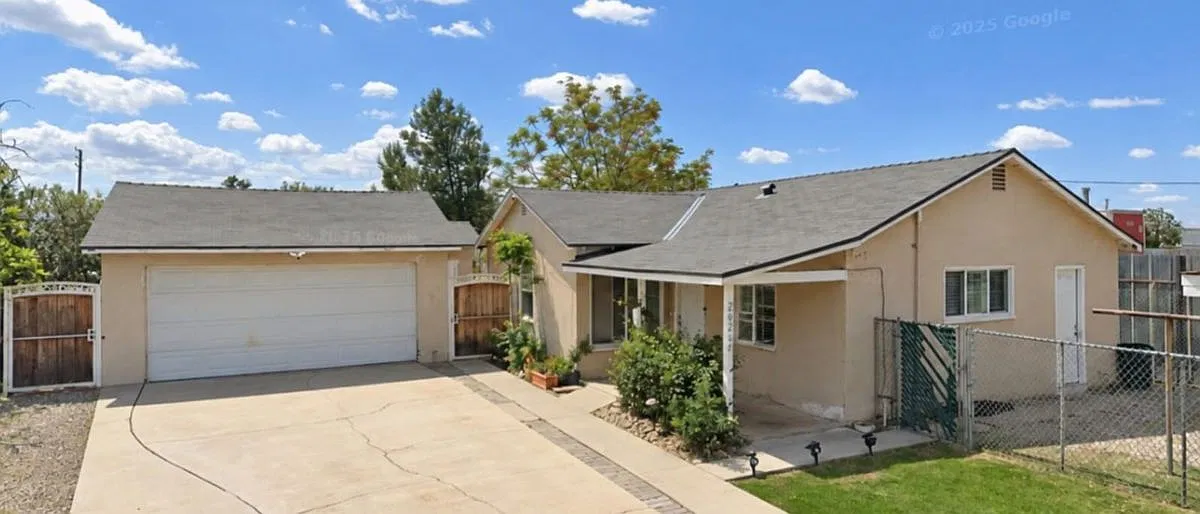 2 bed, 1.0 bath, 825 sqft, $2,195 — Photo 1