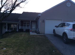 112 Winners Circle Dr, Red Lion, PA 17356
