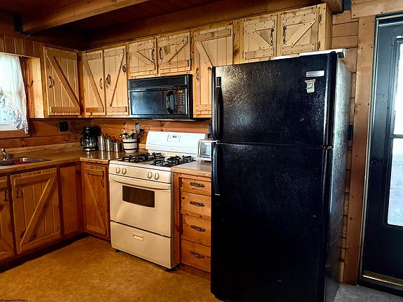 4th image of 82 Crystal Lake Rd