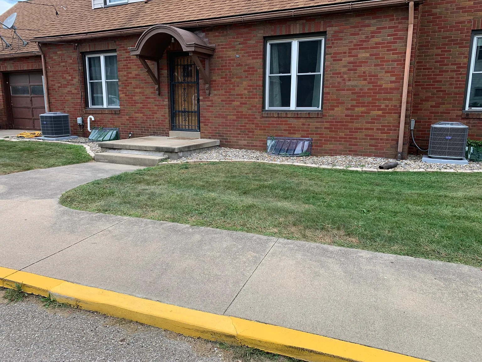 2 bed, $1,100 — Photo 4