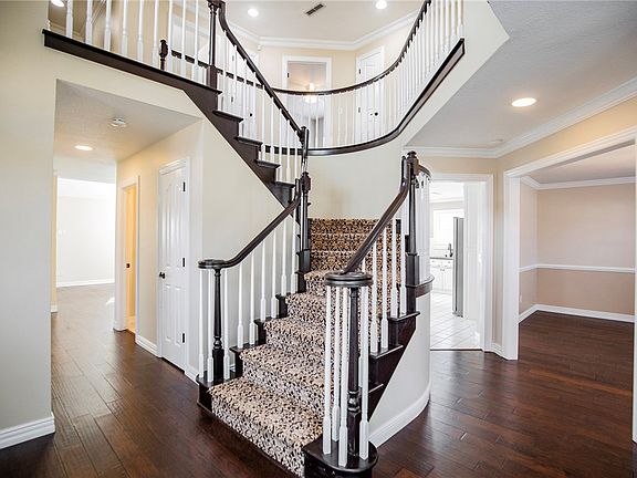 5th image of 2 Oak Ridge Ln