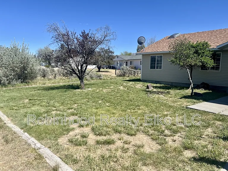 132 Flora Pl — Photo 3
