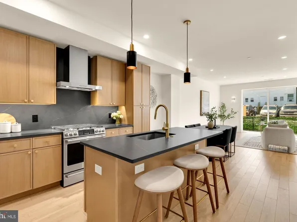224 21st St NE APT 1, Washington, DC 20002