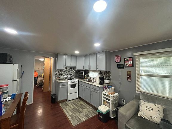 3rd image of 1003 Maple Ave #57