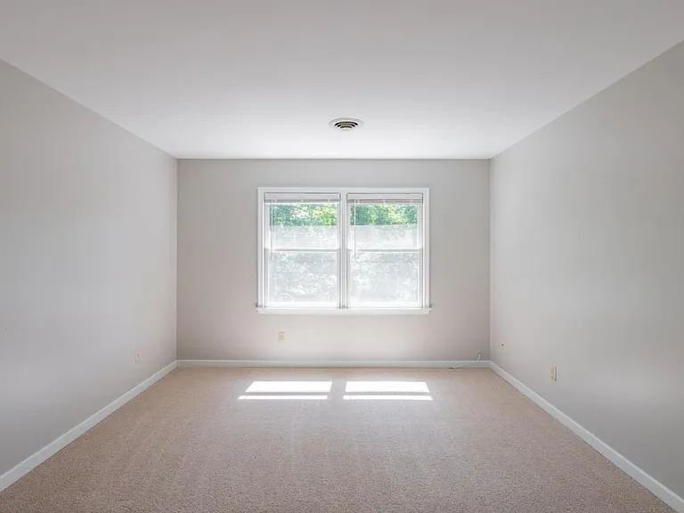 8915 Castle Point Dr — Photo 30