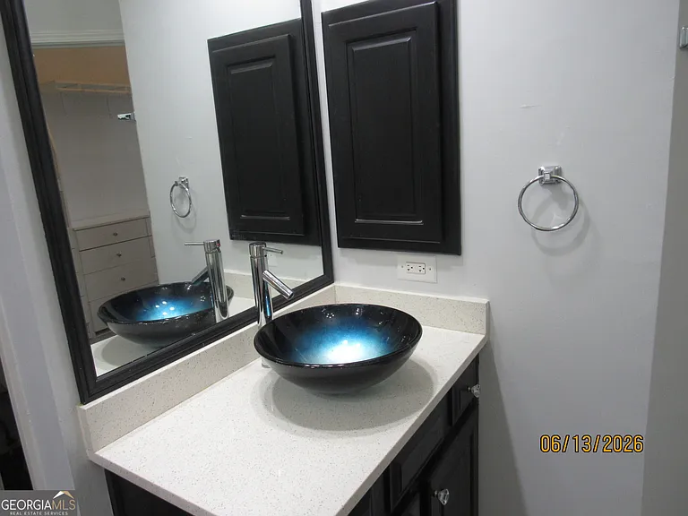115 Sutton Ct — Photo 23