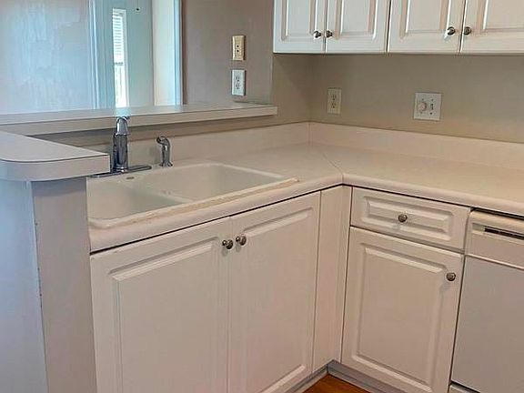 4th image of 4118 Breezewood Dr APT 201